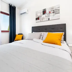 Apartment E&m, Pula